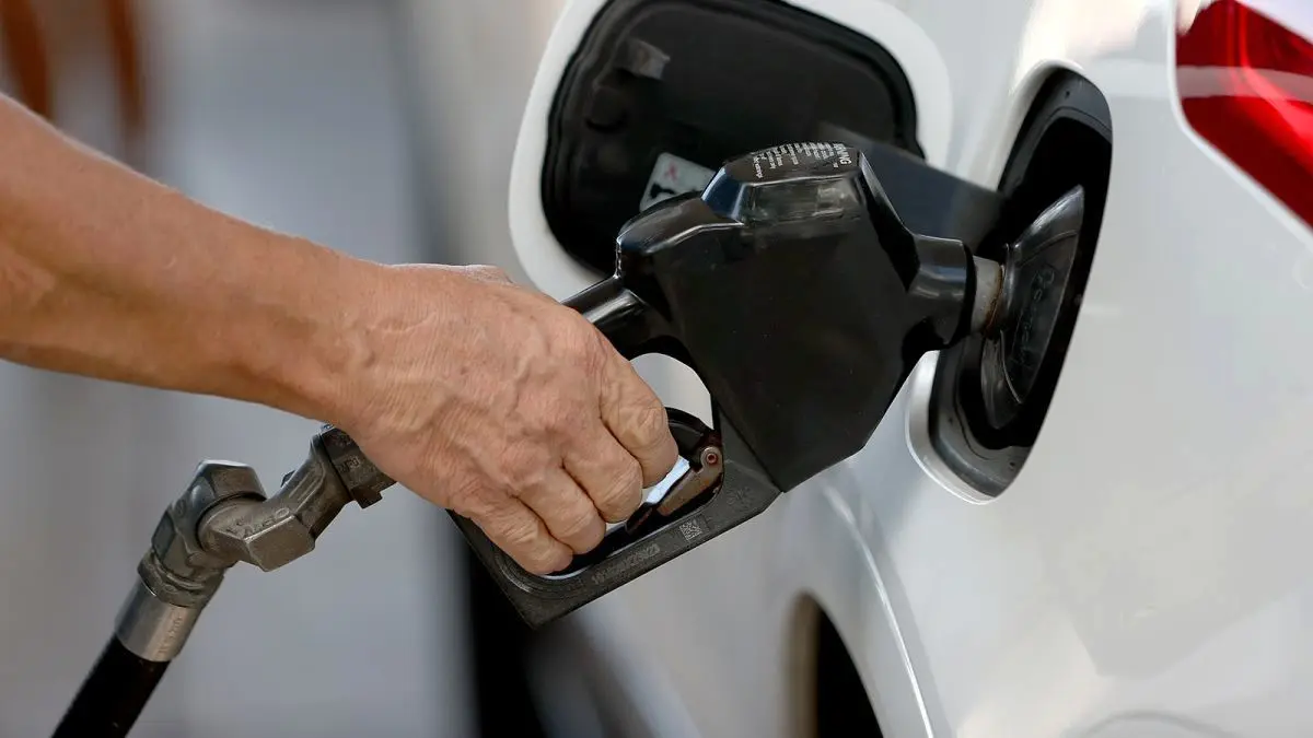 قیمت بنزین مخفیانه گران می شود؟

