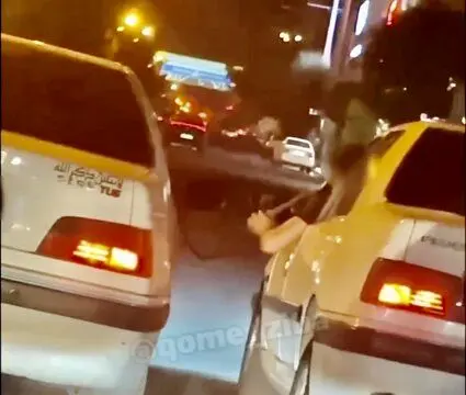 فیلم| قلیان‌ کشیدن رانندگان دو پژو پارس در حال حرکت در قم!