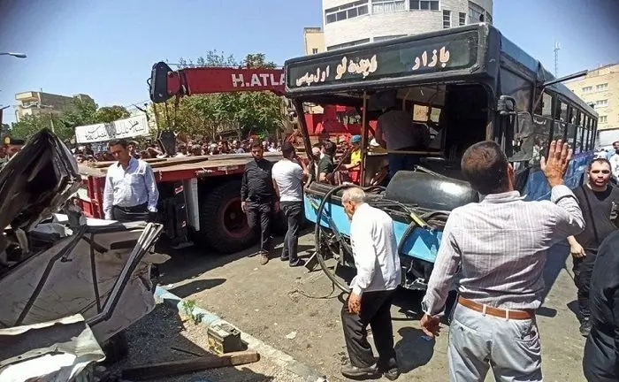 اتوبوسی که در تبریز خودروها را درو کرد/ پراید له شد! +تصاویر