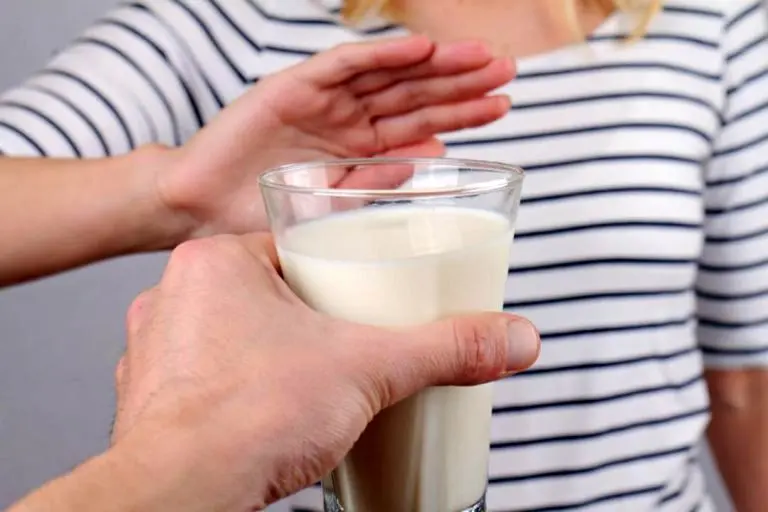 زیاده روی در مصرف شیر باعث چه بیماری هایی می شود؟!