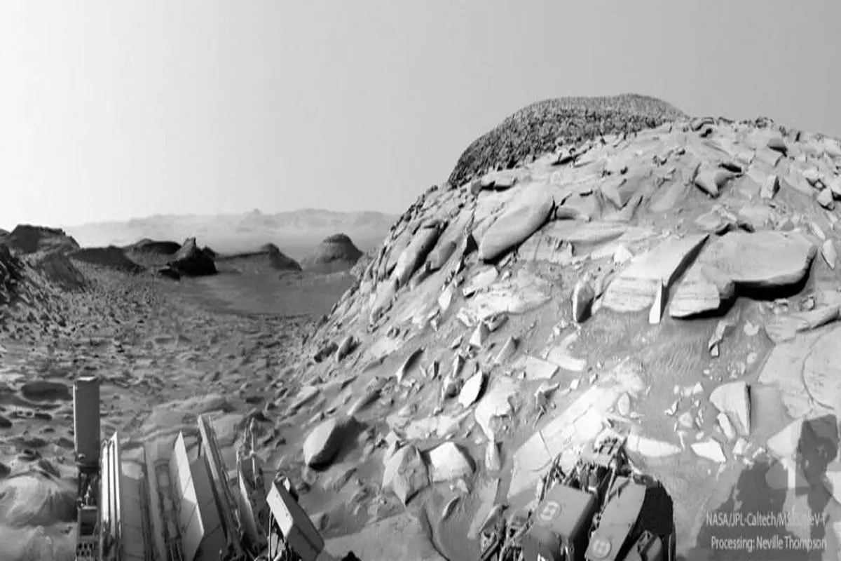 عکس روز ناسا: تپه‌ های صخره‌ ای مسطح در مریخ