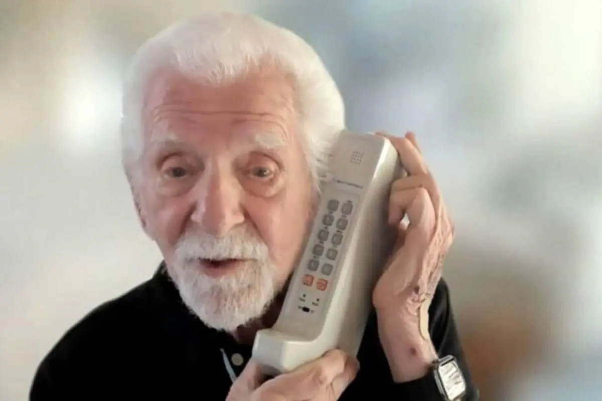 تماس تلفنی از طریق موبایل 50 ساله شد