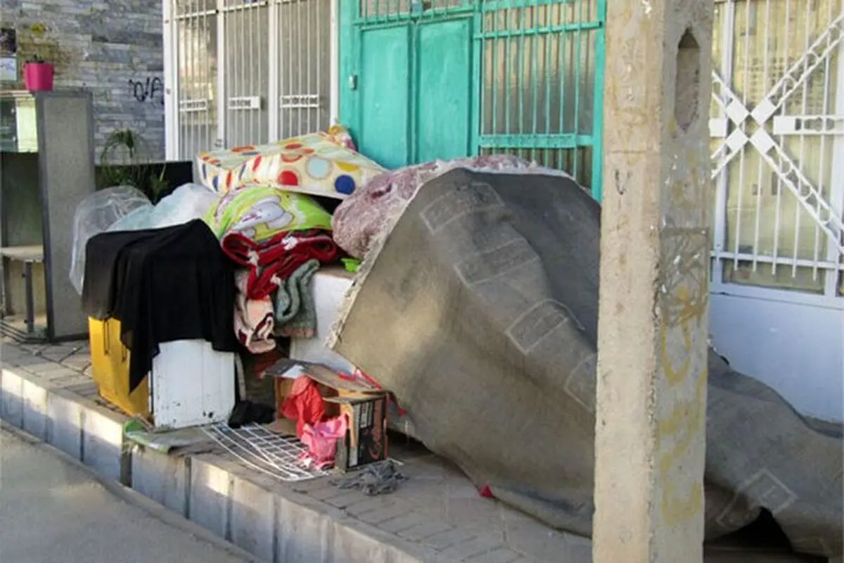 فیلم| صحنه باورنکردنی ریختن اثاثیه مستاجر به خیابان در تهران! 