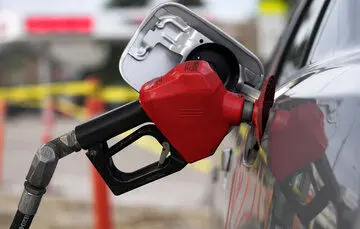 بنزین به لحاظ اقتصادی باید گران شود اما سیاست اجازه نمی دهد