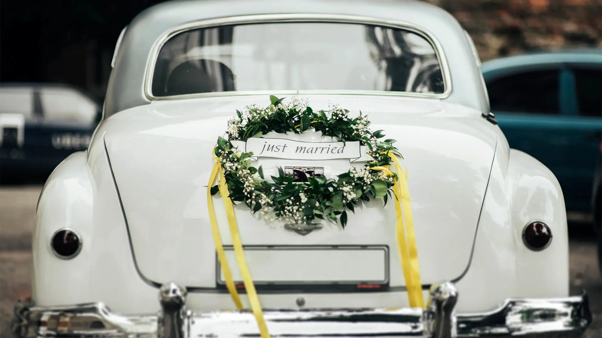 عکس | اولین ماشین عروس دنیا همراه با عروس و دامادش 
