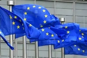 فیلم | قیچی کردن پرچم اتحادیه اروپا در فرانسه