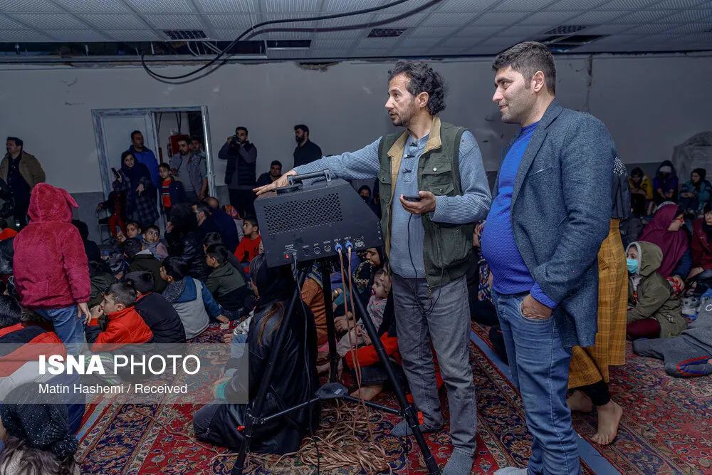 تصاویر| حضور بازیگران در کمپ زلزله‌زدگان خوی