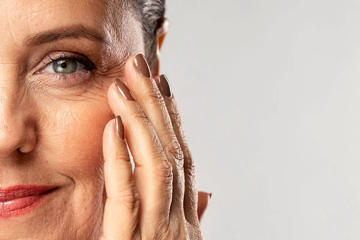 چرا پوست با افزایش سن نازک می‌ شود؟