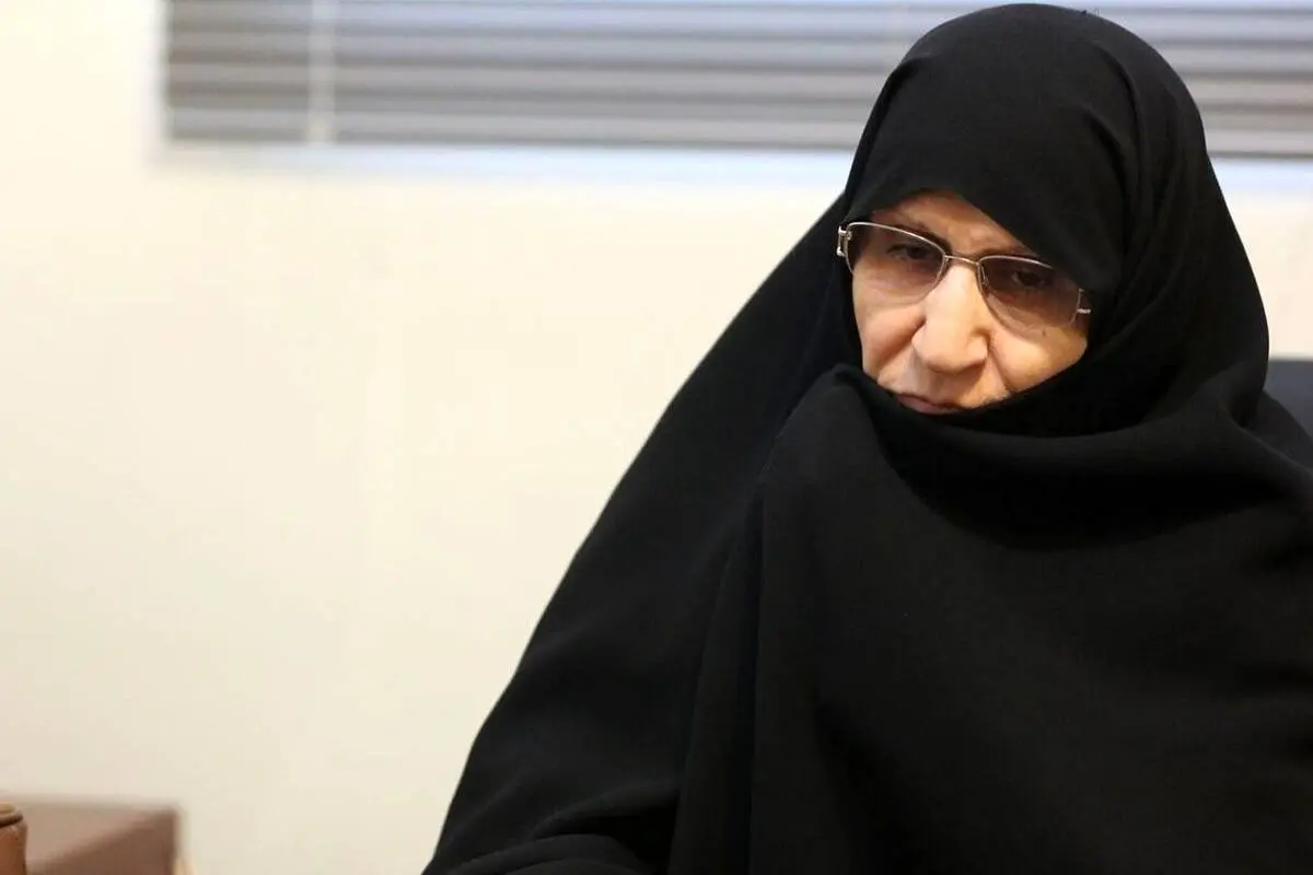 عکس| «دختر امام خمینی» در دیدار رهبر انقلاب با مسئولان نظام