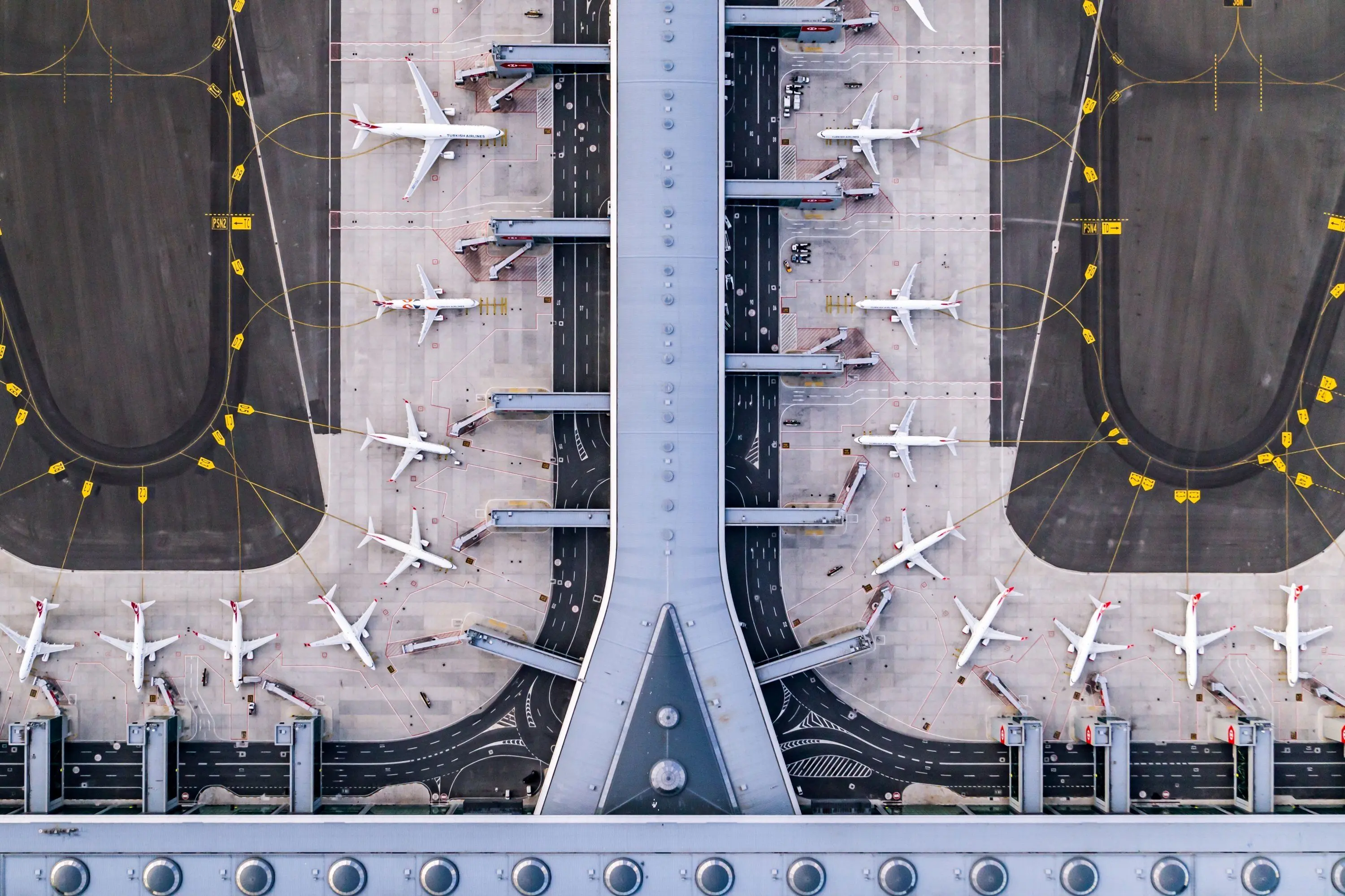 صف باورنکردنی هواپیماهای آماده پرواز در فرودگاه استانبول