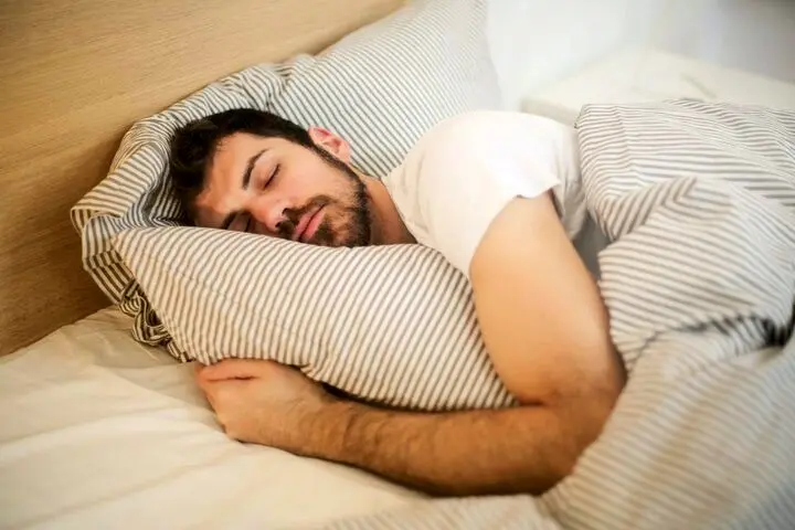 اینفوگرافیک | چند پیشنهاد مردانه برای داشتن خوابی خوب و آرام