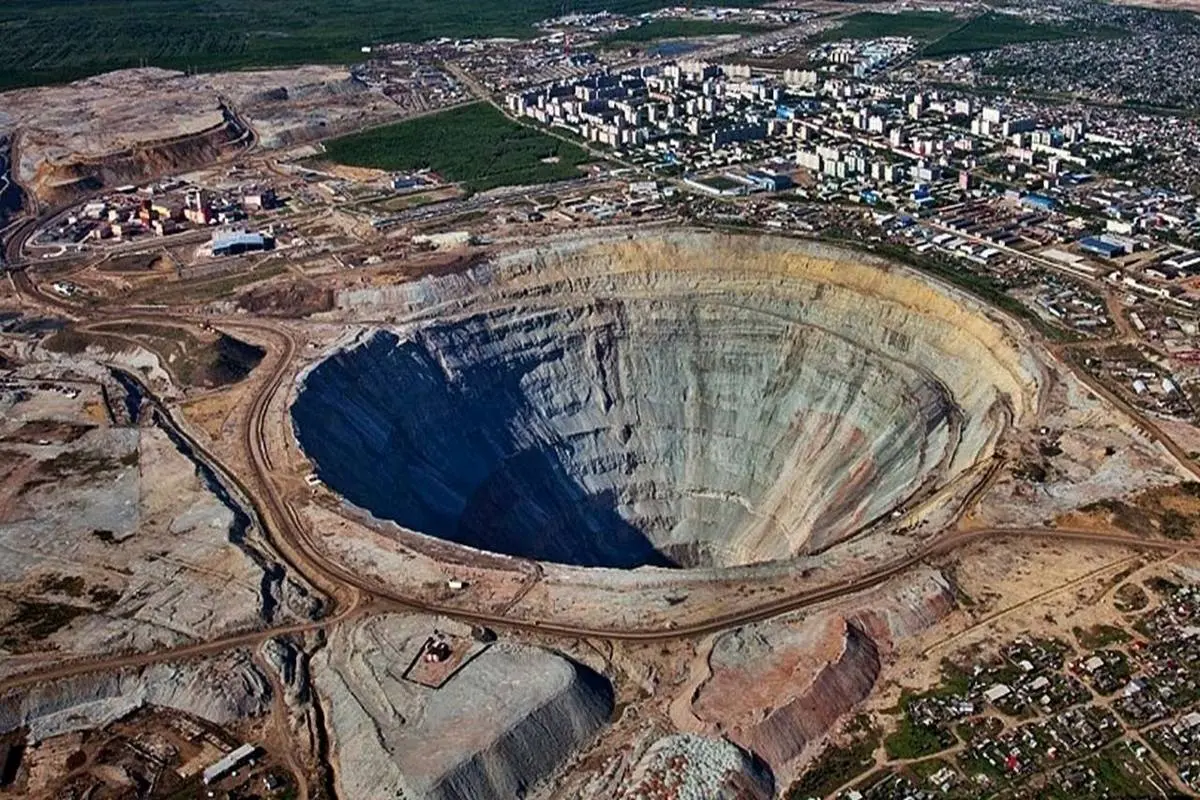 ویدئو | نمایی از بزرگترین معدن الماس