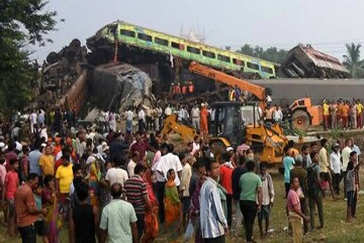 عکس| شمار قربانیان حادثه قطار در هند به ۳۰۰ نفر
