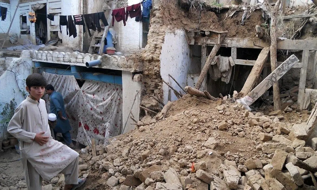 فیلم| لحظه لرزیدن پنکه خانگی در زلزله ۷/۷ ریشتری پاکستان