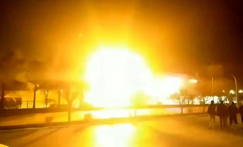 ببینید | ویدیویی از لحظه انفجار شب گذشته در یکی از مراکز وزارت دفاع اصفهان