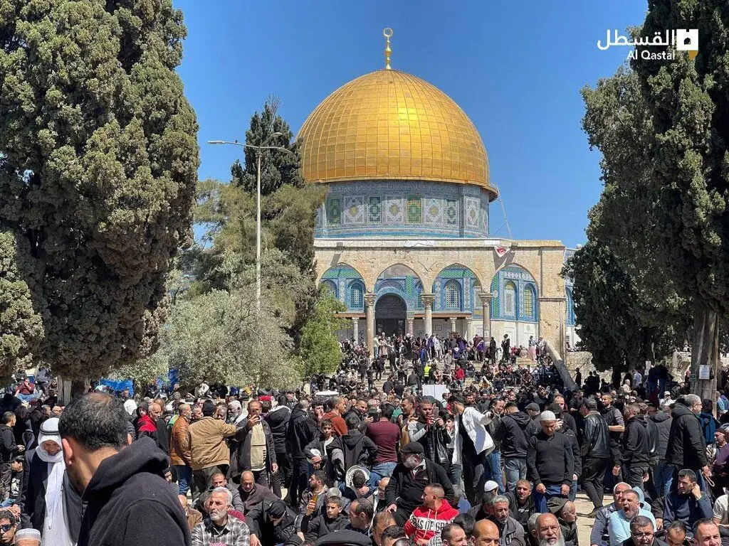 فیلم| اقامه نماز عیدفطر در مسجدالاقصی با حضور ۱۲۰ هزار فلسطینی